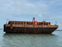 Barcaça à venda