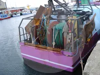Navio transportador de peixes vivos à venda