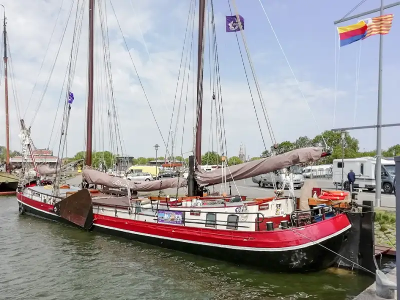 Navio graneleiro à venda