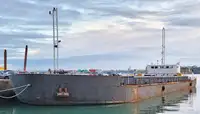 Barcaça à venda