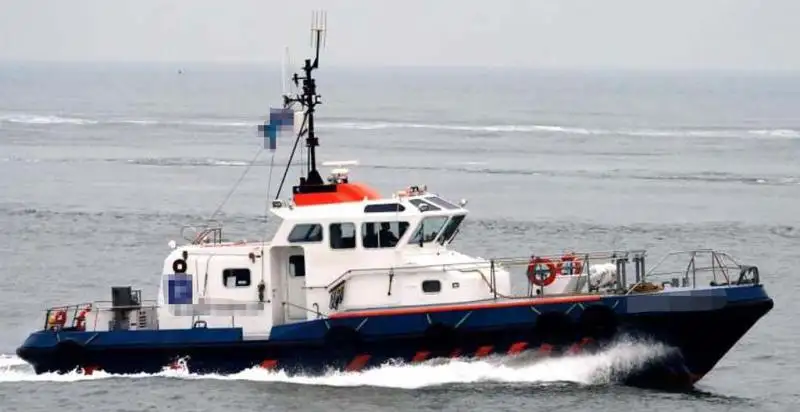 Barco de tripulação à venda