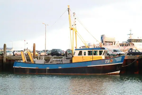 Navio de pesca de arrasto à venda
