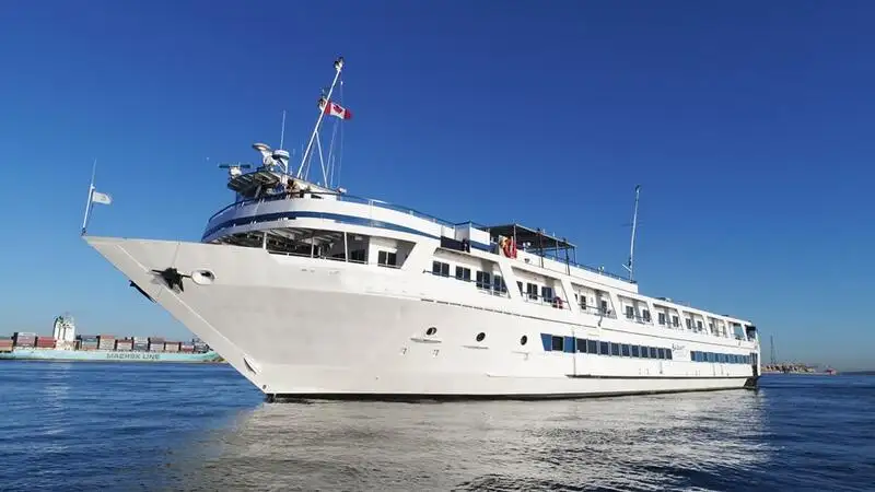 Navio de passageiros à venda