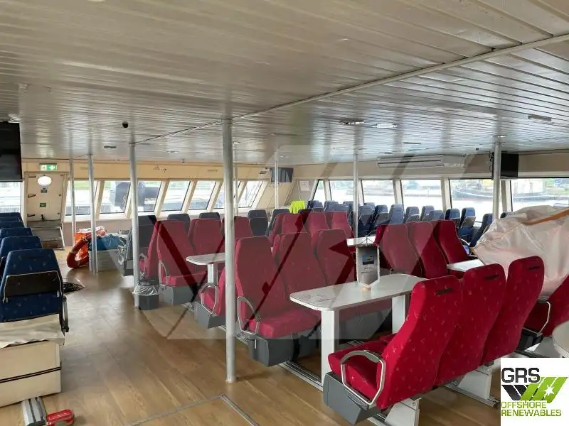 Barco de tripulação à venda