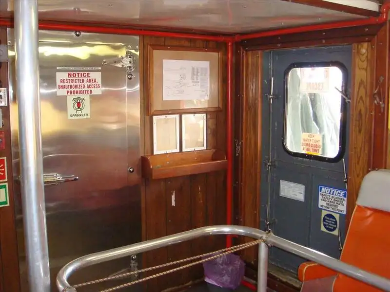 Barco de tripulação à venda