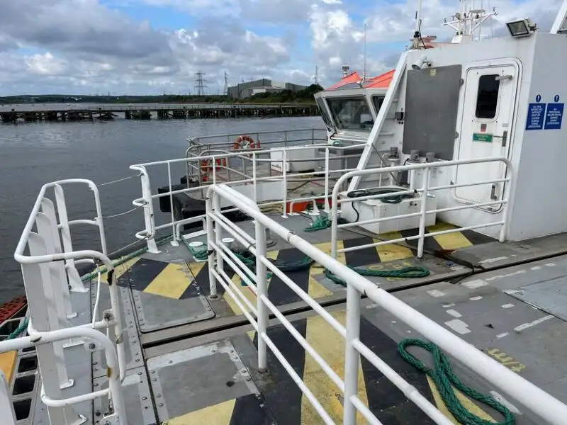 Navio porta-contêineres à venda