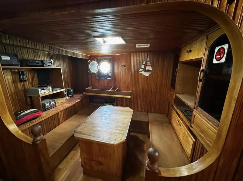Navio de pesca de arrasto à venda