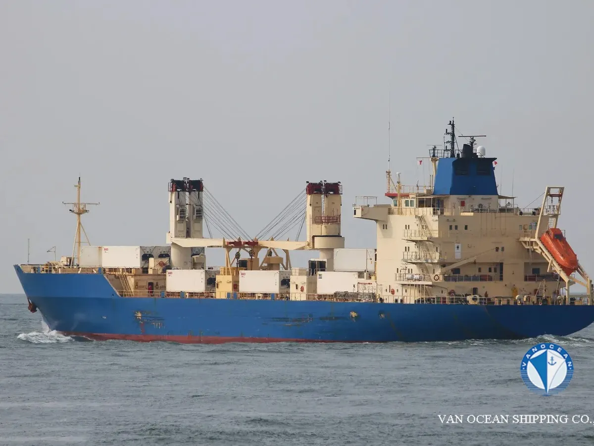 Navio frigorífico à venda
