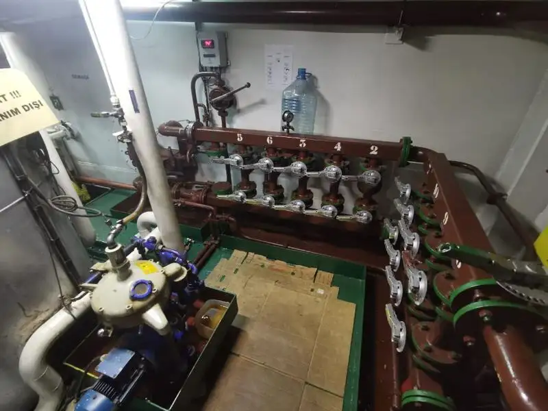 Navio de abastecimento à venda