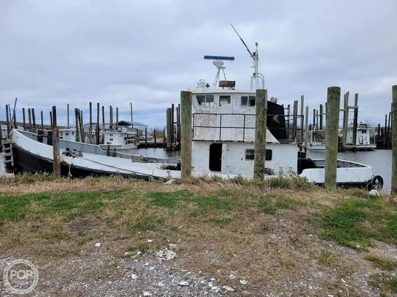 Navio de abastecimento à venda