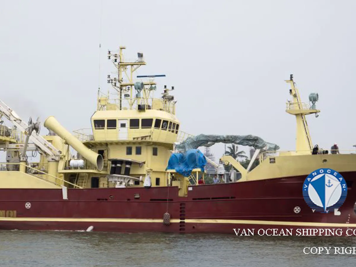 Navio de pesca de arrasto à venda