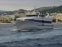 Navio de passageiros à venda