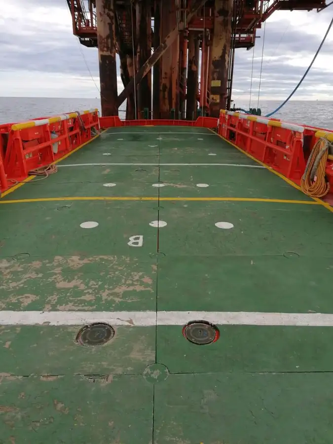 Barco de tripulação à venda