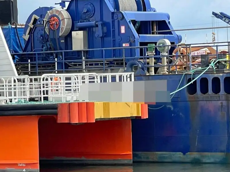 Navio porta-contêineres à venda