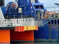 Navio porta-contêineres à venda