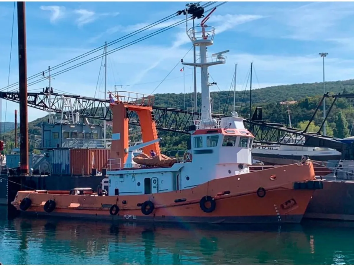 Rebocador à venda