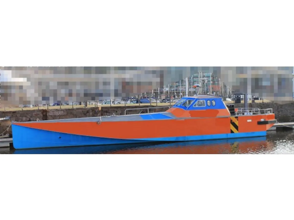 Barco de tripulação à venda