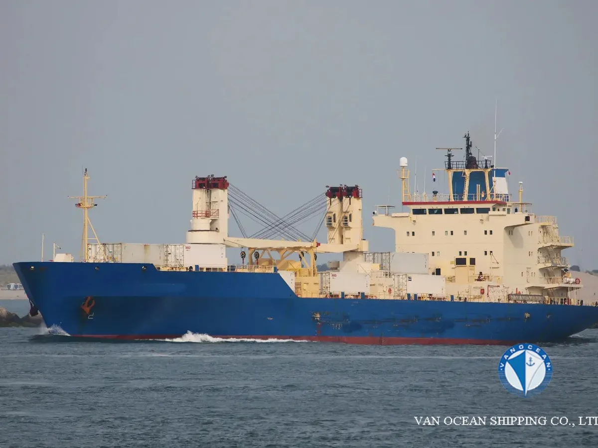 Navio frigorífico à venda