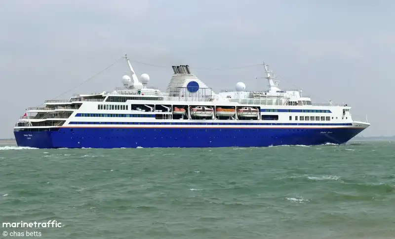 Navio de passageiros à venda