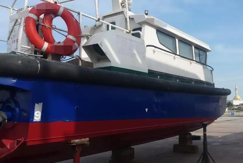 Barco de tripulação à venda