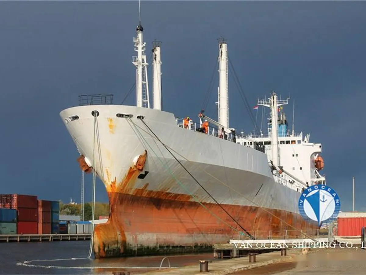 Navio frigorífico à venda