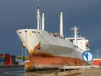 Navio frigorífico à venda