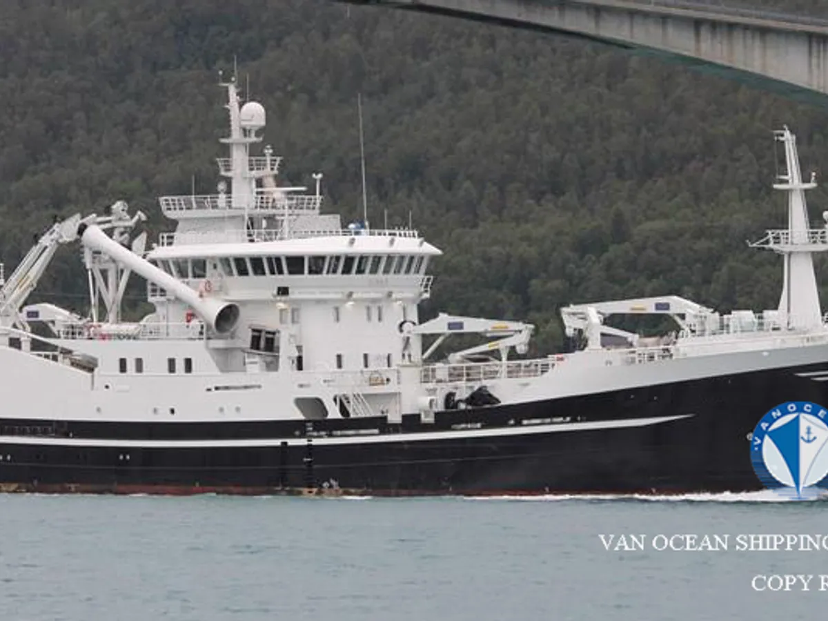 Navio de pesca de arrasto à venda