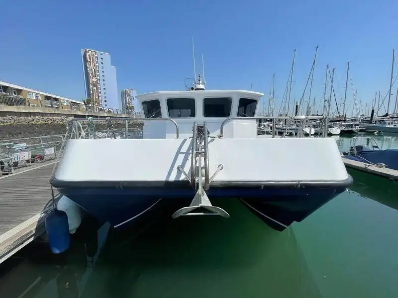 Catamarã à venda