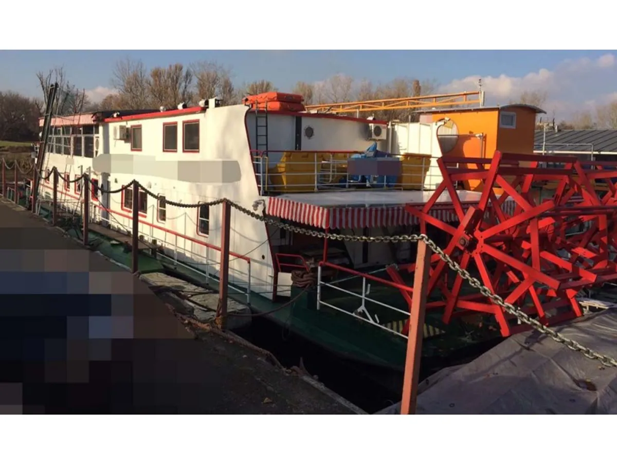Navio porta-contêineres à venda