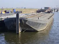 Barcaça à venda