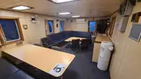 Navio de abastecimento à venda
