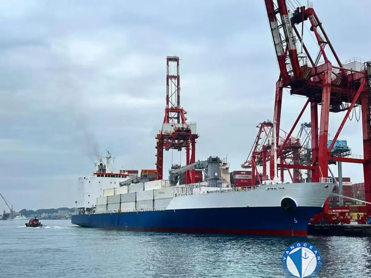 Navio frigorífico à venda