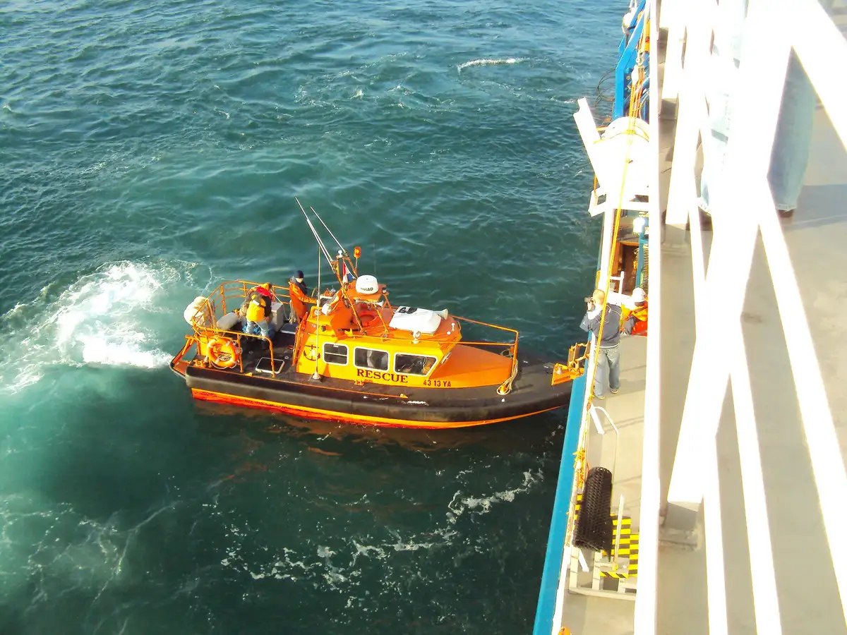 Navio de pesquisa à venda