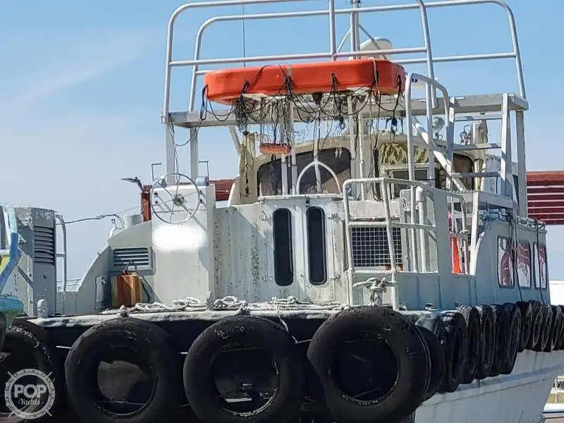 Barco de tripulação à venda