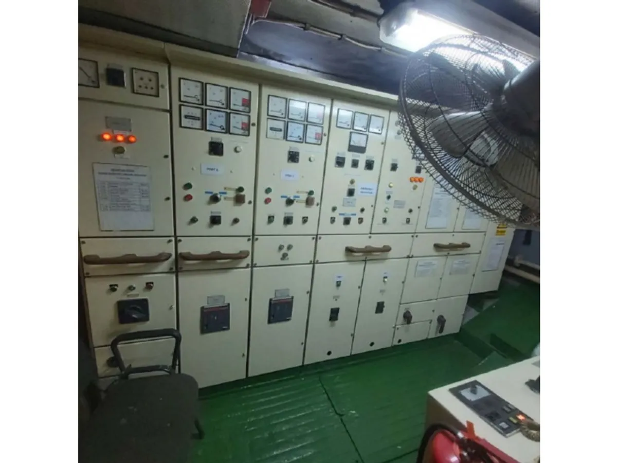 Navio de abastecimento à venda