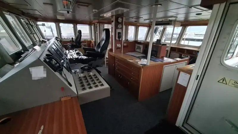 Navio de abastecimento à venda