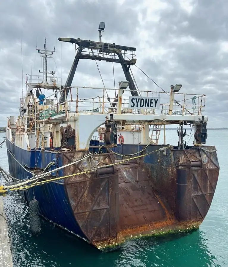 Navio de pesca de arrasto à venda