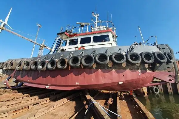 Rebocador à venda