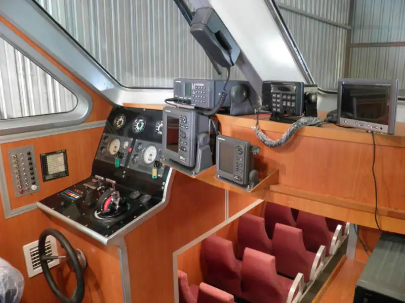 Barco de tripulação à venda