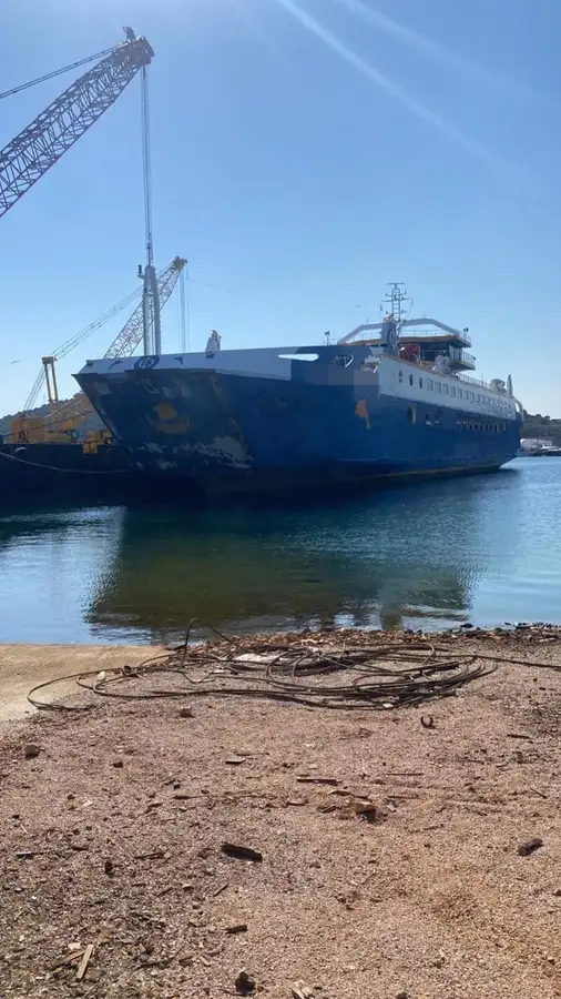 Navio de transporte de passageiros (Ferry) à venda