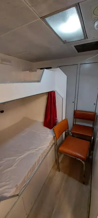 Barco de tripulação à venda