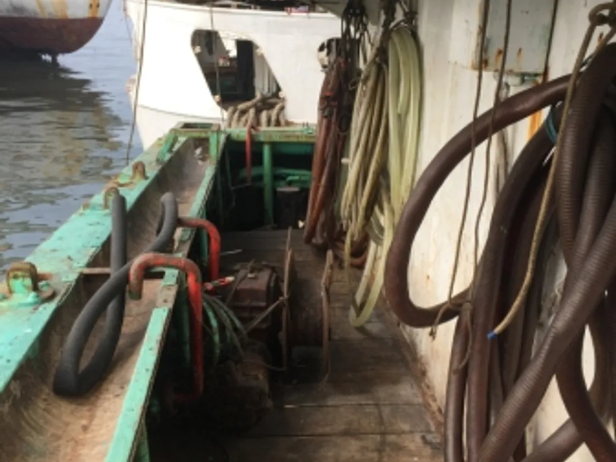 Navio de pesca de lula com anzol à venda