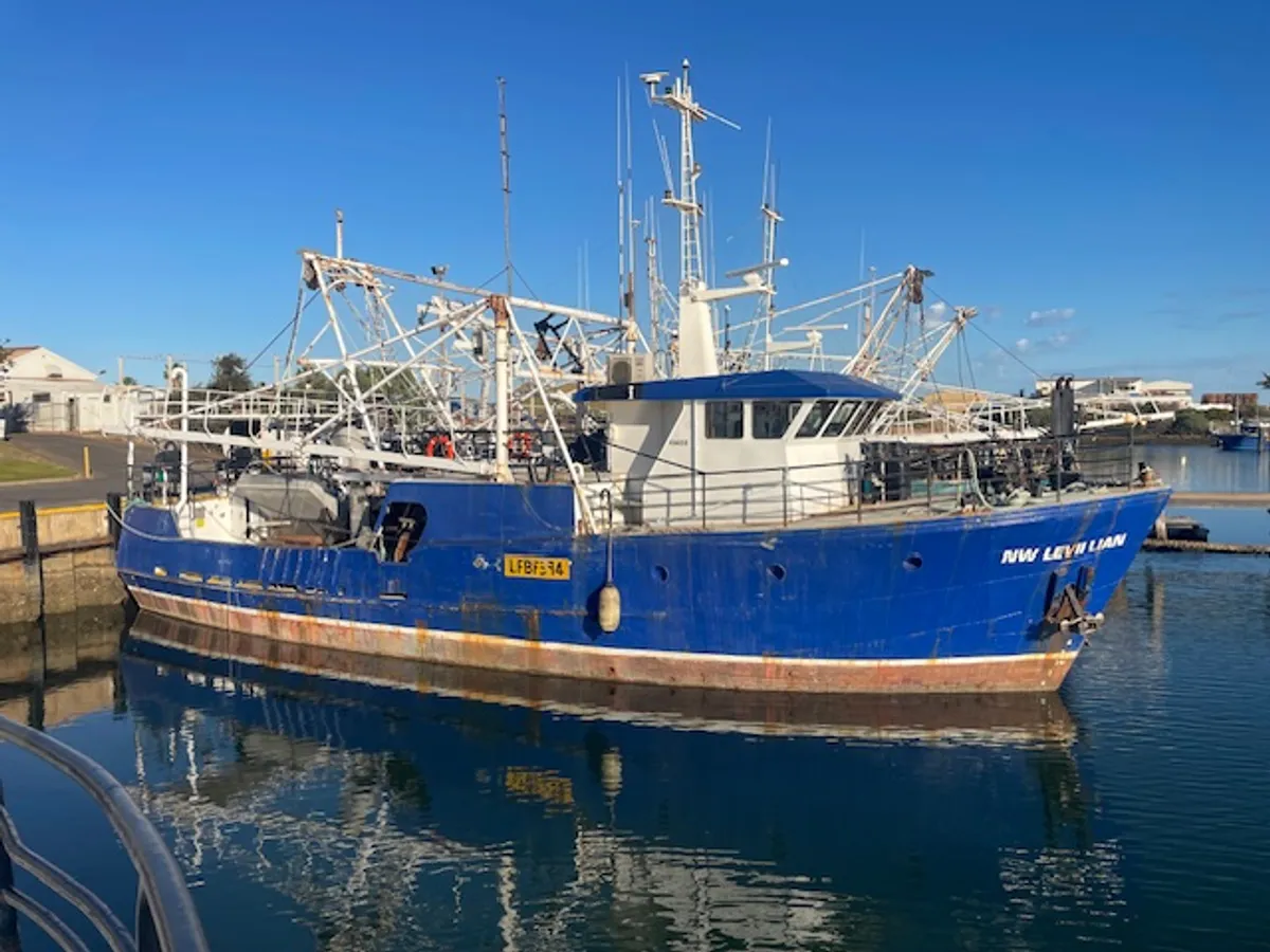 Navio de pesca de arrasto à venda