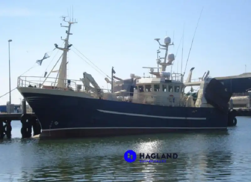 Embarcação para processamento e transporte de peixe à venda