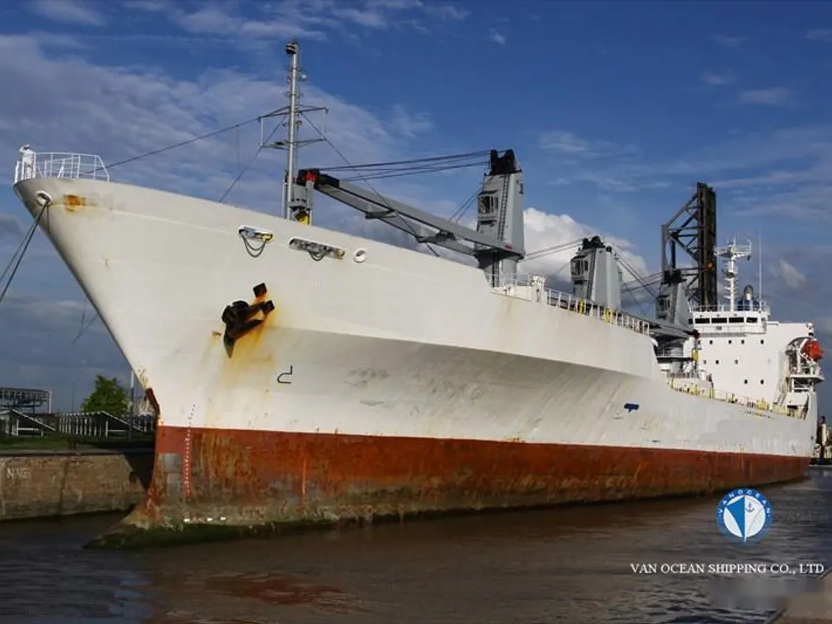 Navio frigorífico à venda