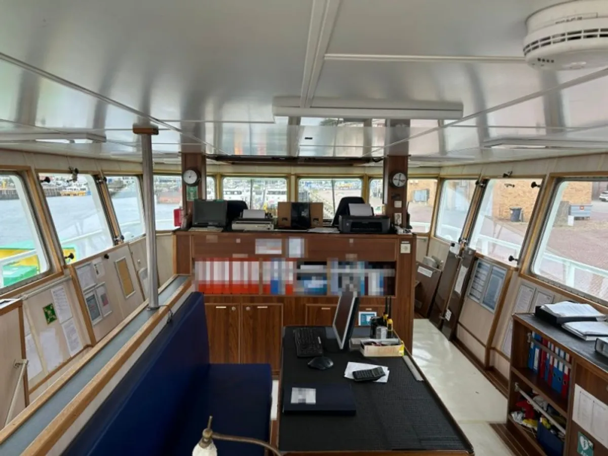 Navio de abastecimento à venda