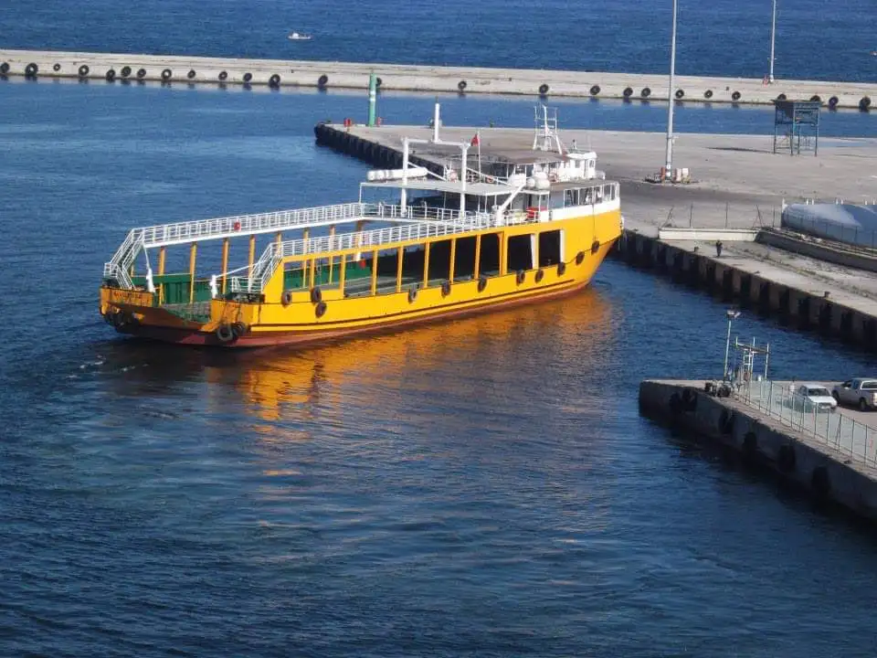 Navio de cruzeiro e ferry à venda