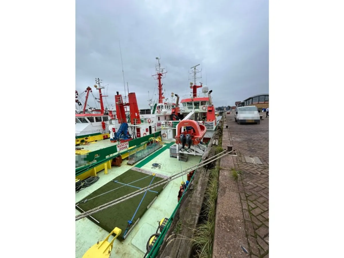Navio de abastecimento à venda