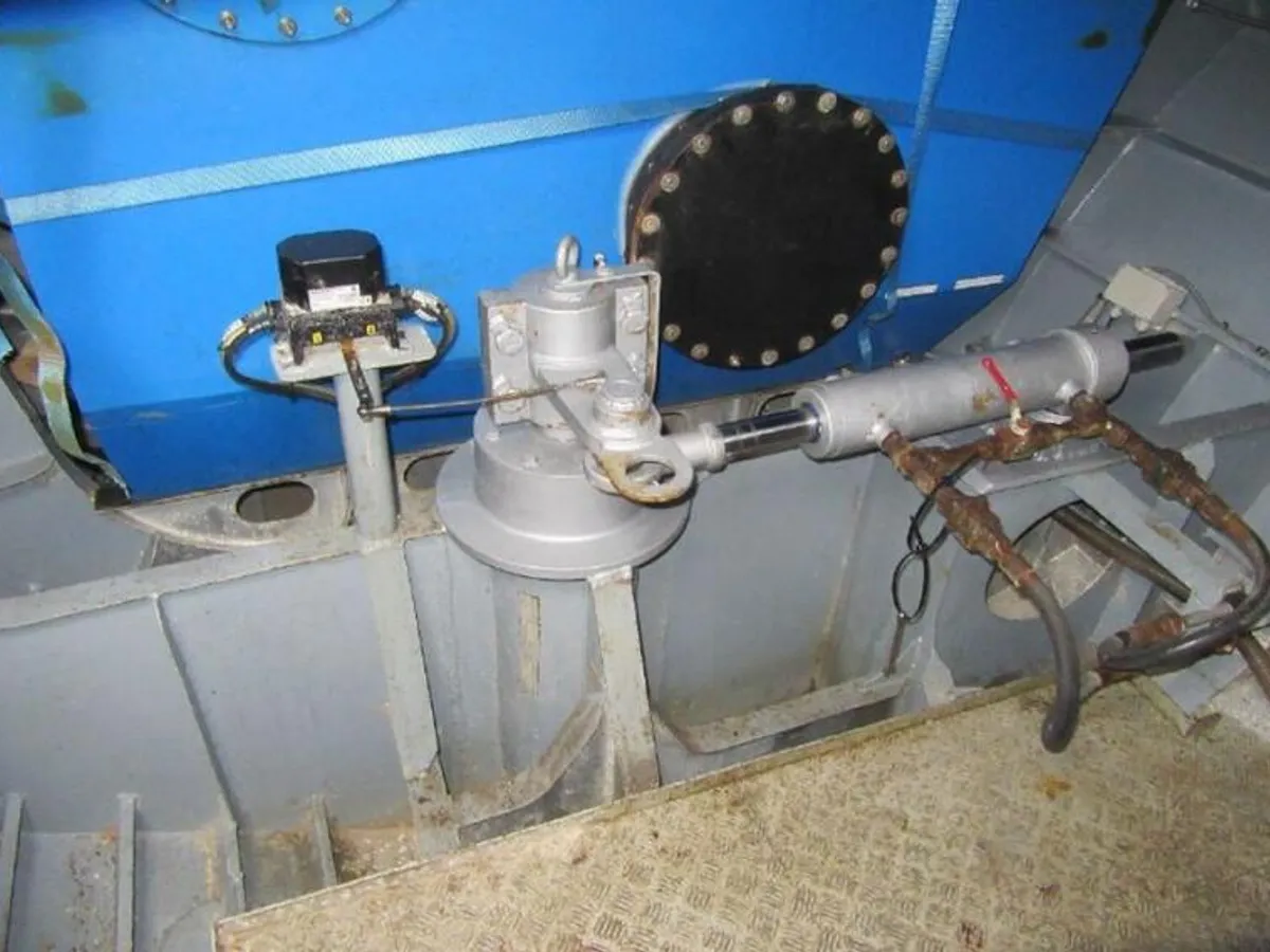 Barco de tripulação à venda