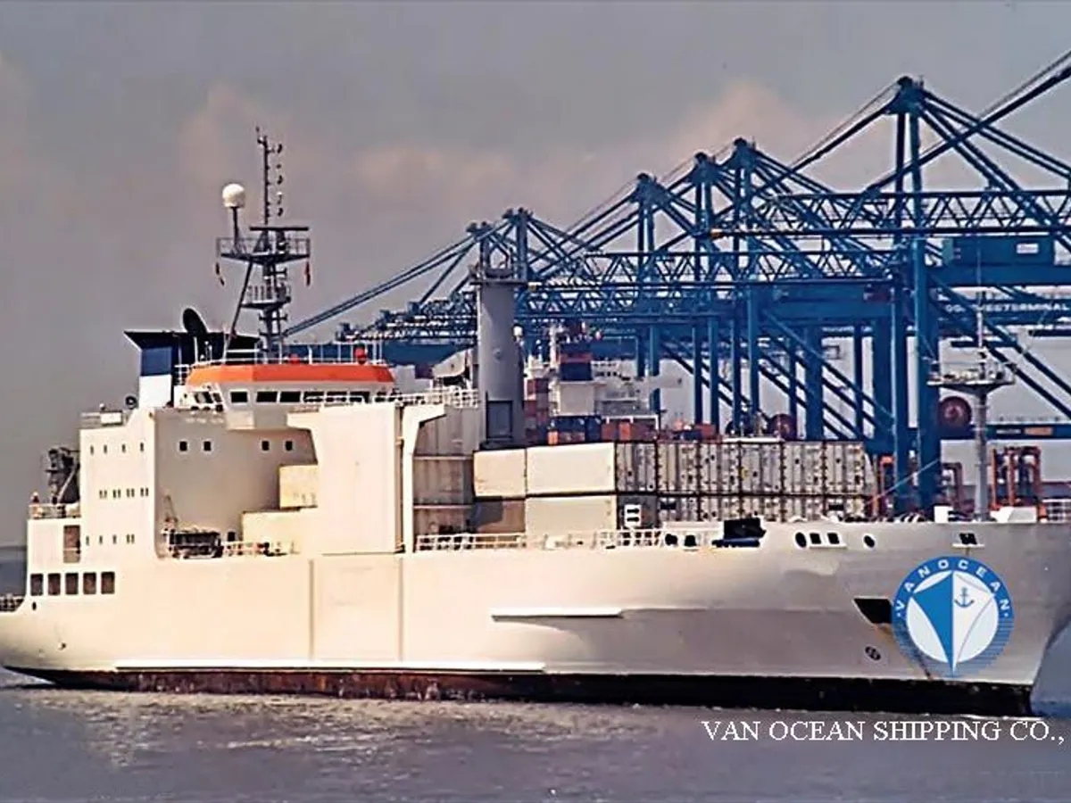 Navio frigorífico à venda
